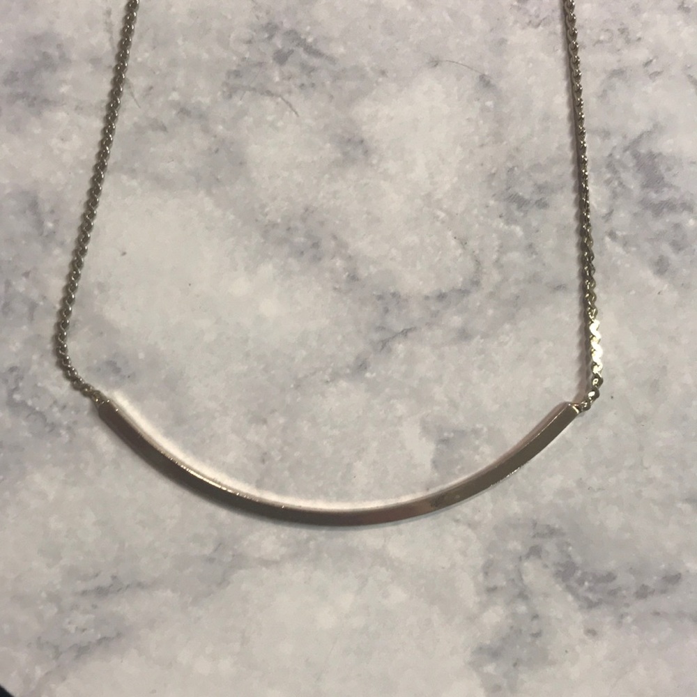 🎁 Modern Gold Curve Necklace